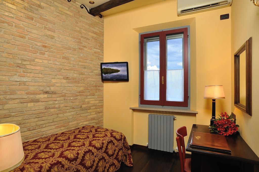 Hotel Bonconte Urbino Esterno foto
