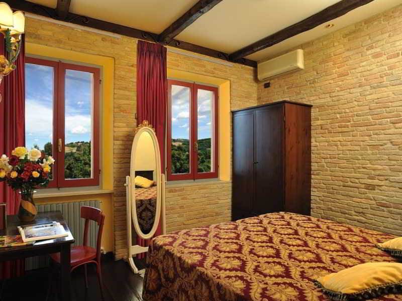 Hotel Bonconte Urbino Esterno foto