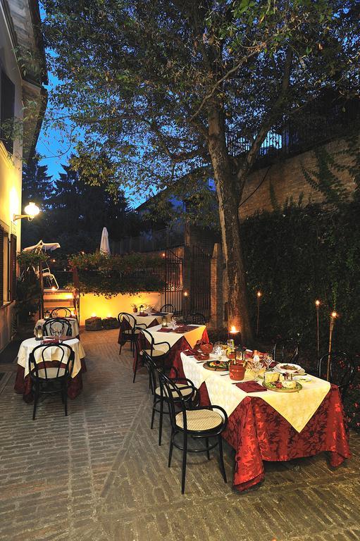 Hotel Bonconte Urbino Esterno foto